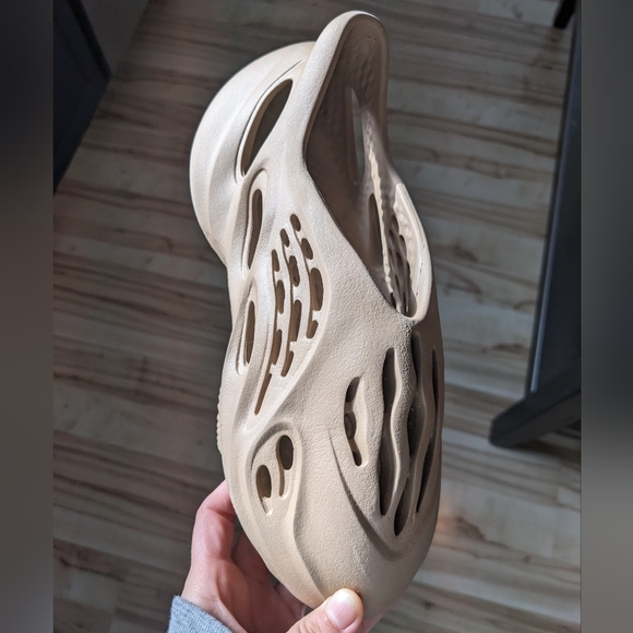 Yeezy Foam RNNR - Ochre - Picture 2 of 6